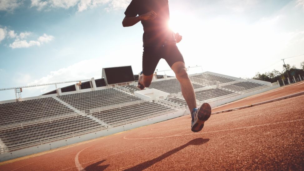 Hardloper op een atletiekbaan